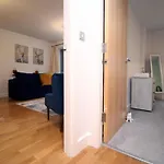 Zentrale Bristol- 2 Betten- Balkon- Wi-fi By Interhome דירה *