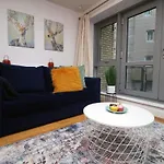 Zentrale Bristol- 2 Betten- Balkon- Wi-fi By Interhome בריסטול