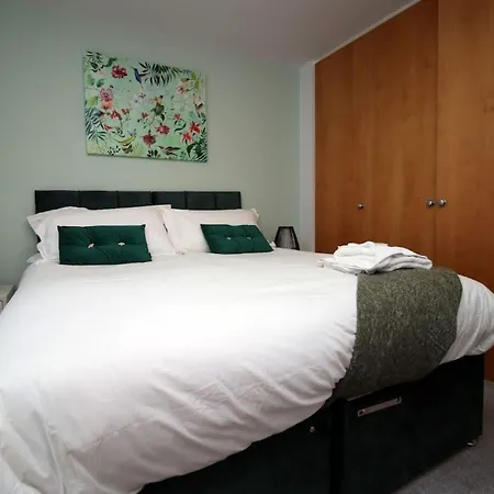 Zentrale Bristol- 2 Betten- Balkon- Wi-fi By Interhome דירה