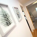 Appartement Zentrale Bristol- 2 Betten- Balkon- Wi-fi By Interhome