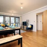 Appartement Zentrale Bristol- 2 Betten- Balkon- Wi-fi By Interhome
