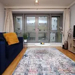 Zentrale Bristol- 2 Betten- Balkon- Wi-fi By Interhome