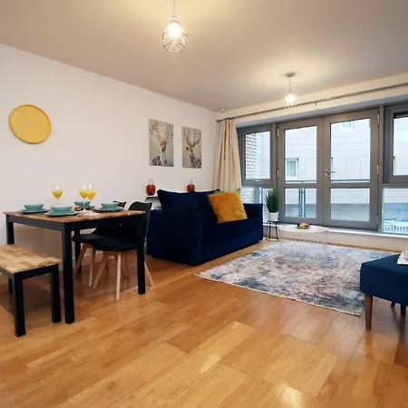Zentrale Bristol- 2 Betten- Balkon- Wi-fi By Interhome *