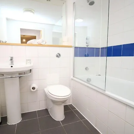 Apartment Zentrale Bristol- 2 Betten- Balkon- Wi-fi By Interhome Bristol