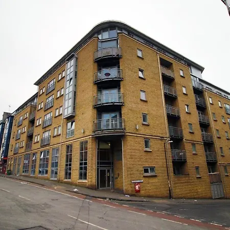 Zentrale Bristol- 2 Betten- Balkon- Wi-fi By Interhome * ブリストル