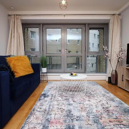 Zentrale Bristol- 2 Betten- Balkon- Wi-fi By Interhome