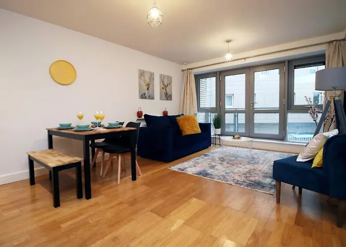 Zentrale Bristol- 2 Betten- Balkon- Wi-fi By Interhome *