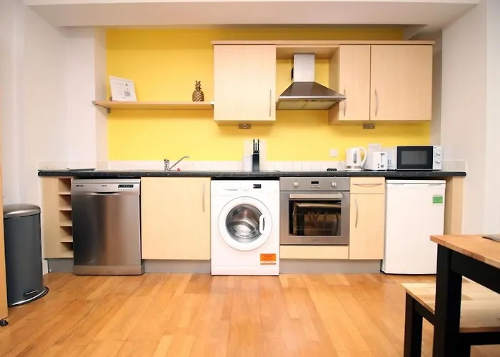 Apartment Zentrale Bristol- 2 Betten- Balkon- Wi-fi By Interhome