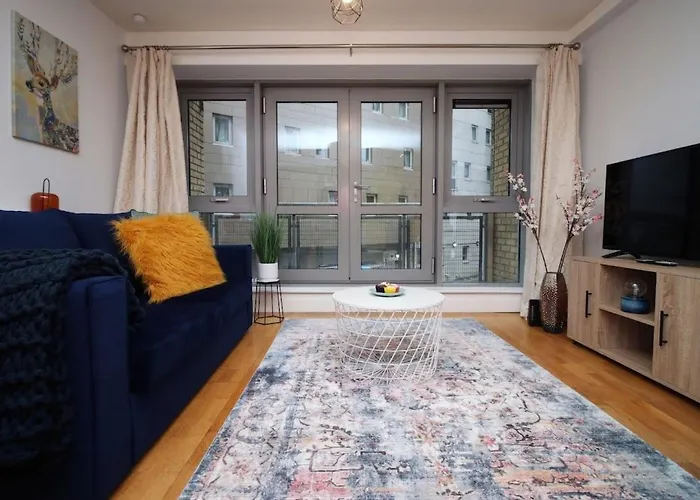 Zentrale Bristol- 2 Betten- Balkon- Wi-fi By Interhome